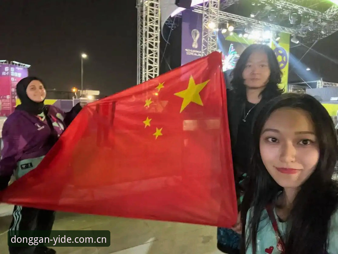 赛场拥吻照爆红 vs 世界杯观赛体验：一张照片背后的体育文化变革